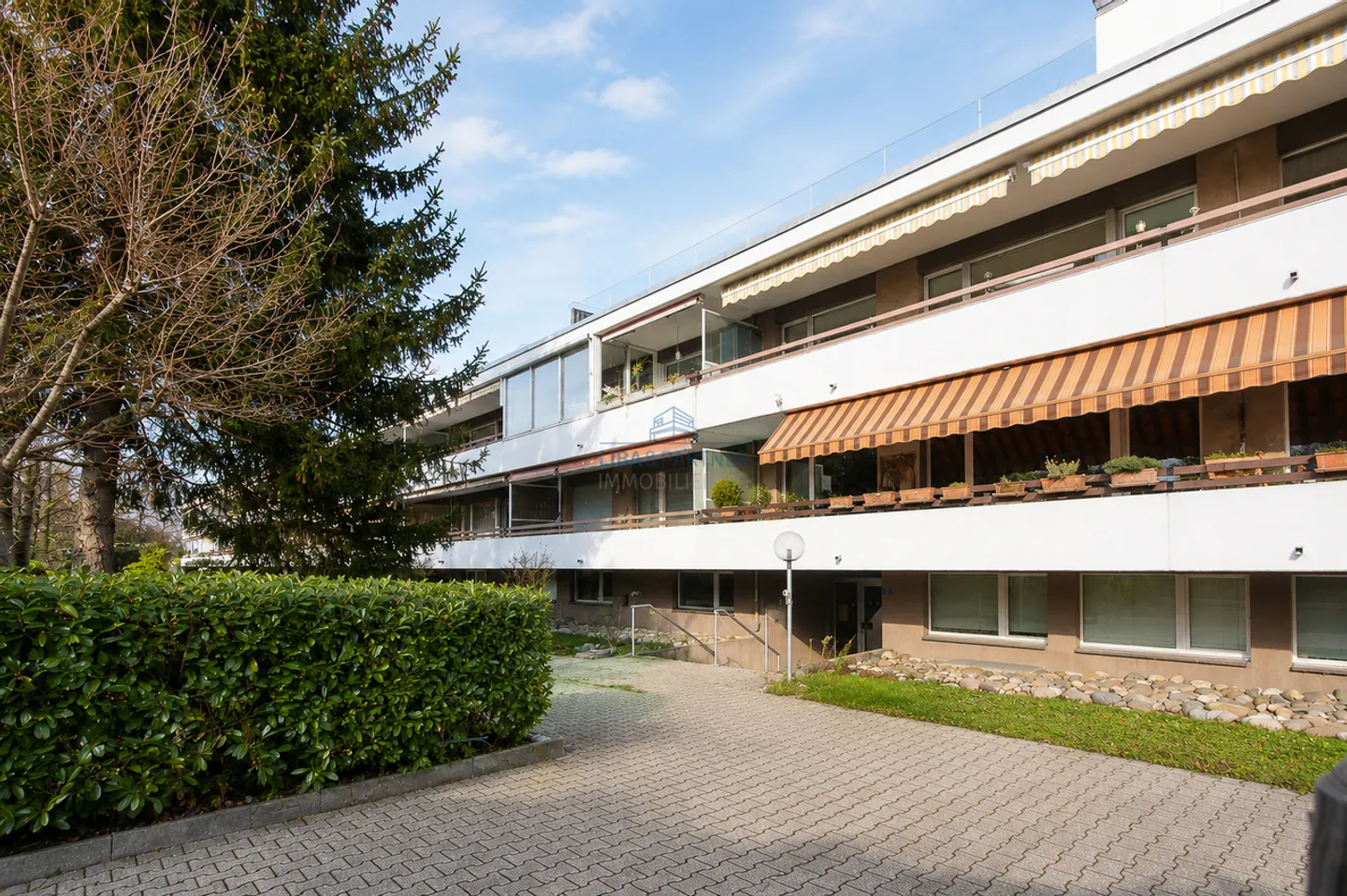 Charming 3½-room apartment with large balcony in Allschwil - Photo 1 of 9