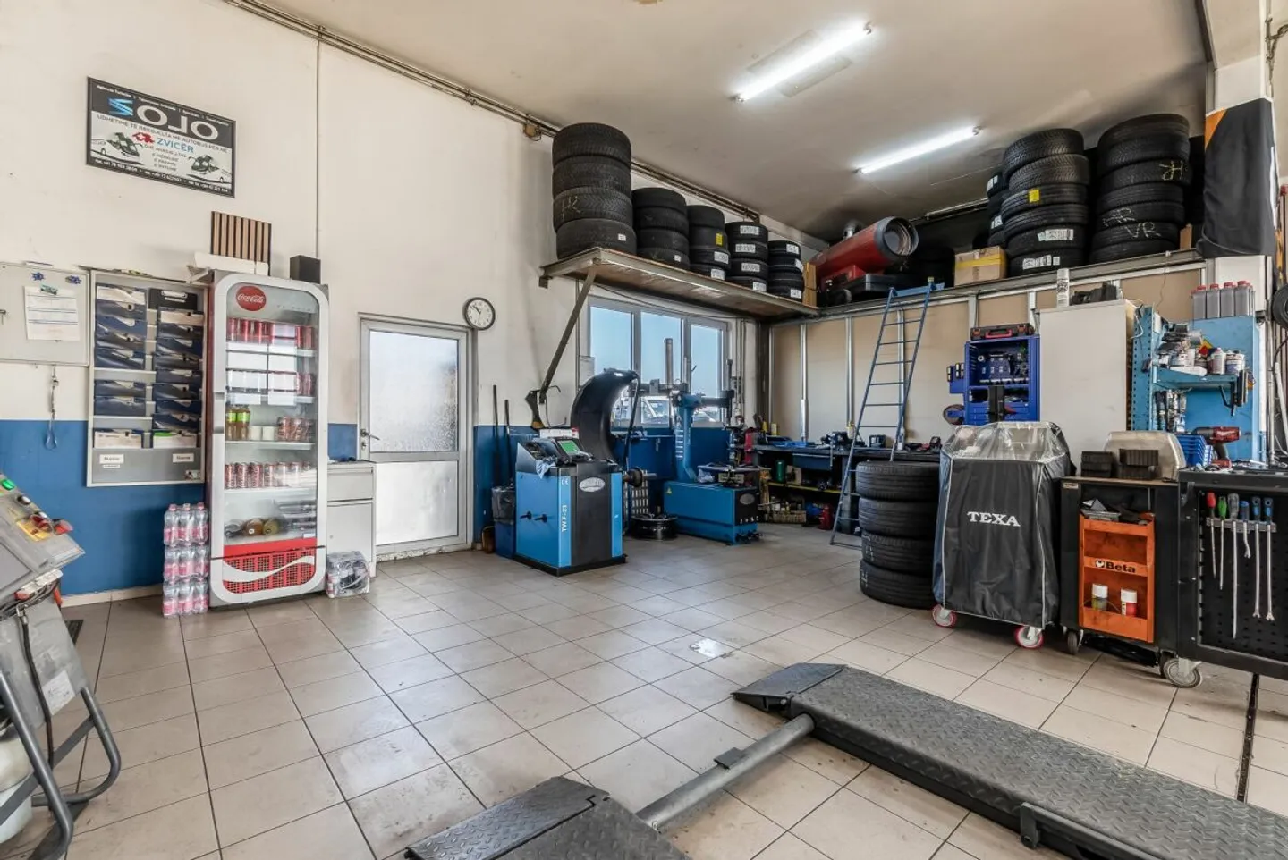 Top Opportunity: Auto Workshop with Customers, Inventory & Prime Location in Deitingen! - Photo 11 of 22