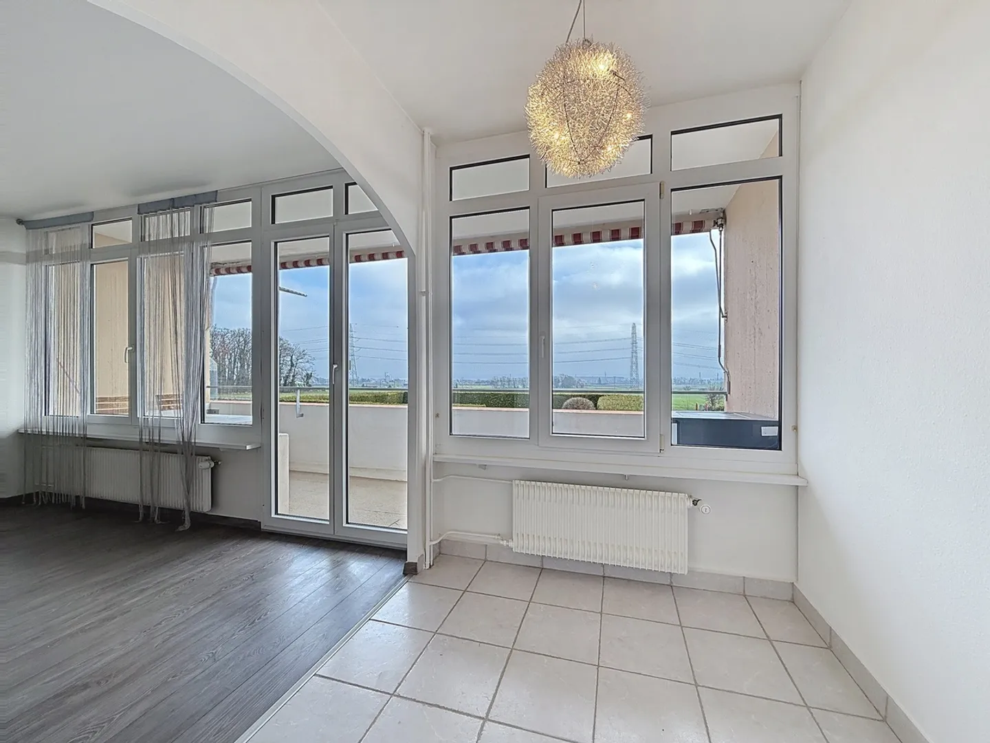 Bel appartamento di 4,5 stanze con vista in PPE con piscina comune - Foto 5 di 18