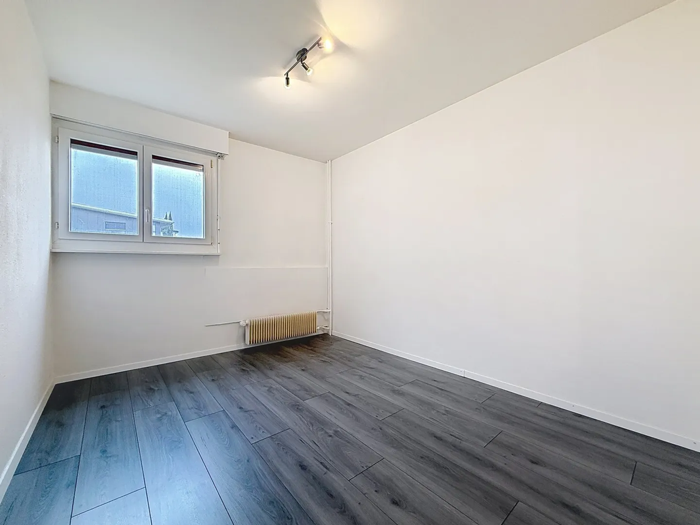 Bel appartamento di 4,5 stanze con vista in PPE con piscina comune - Foto 16 di 18