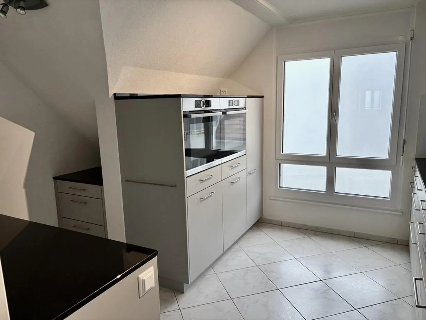 Well-maintained 5.5-room maisonette apartment with lake view - Photo 2 of 23