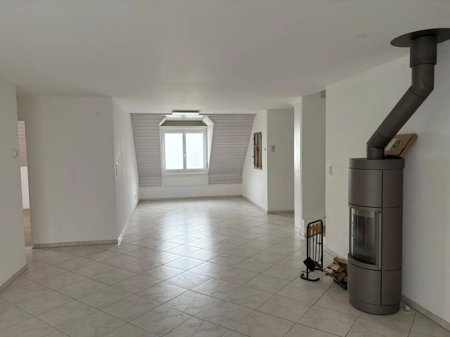 Well-maintained 5.5-room maisonette apartment with lake view - Photo 7 of 23