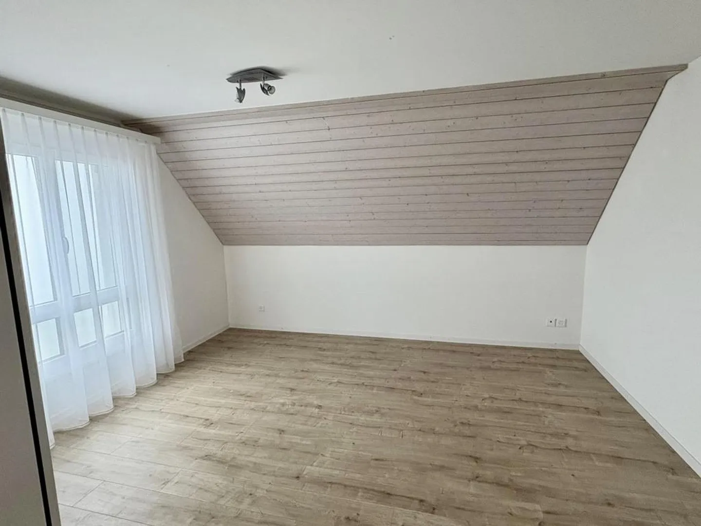 Well-maintained 5.5-room maisonette apartment with lake view - Photo 10 of 23