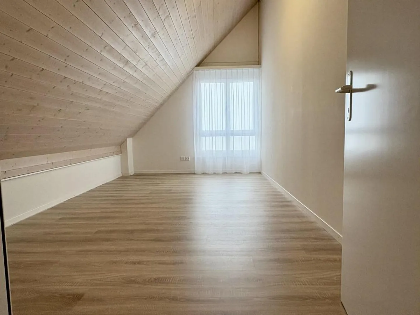 Well-maintained 5.5-room maisonette apartment with lake view - Photo 14 of 23