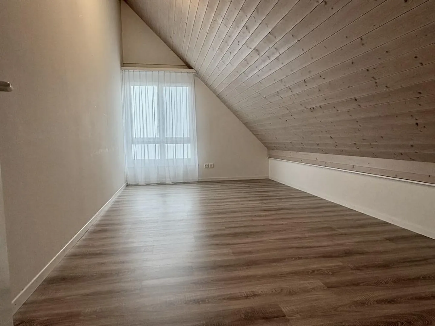 Well-maintained 5.5-room maisonette apartment with lake view - Photo 15 of 23