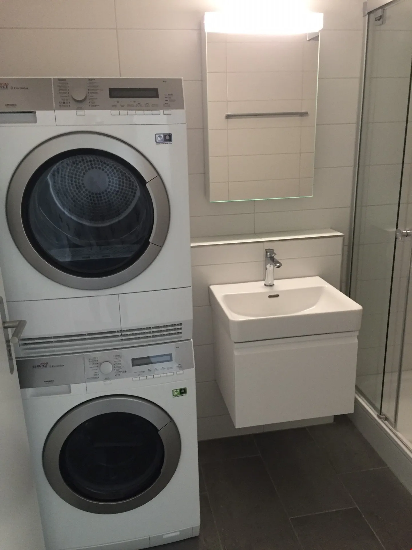 Appartement moderne de 4,5 pièces au rez-de-chaussée - Photo 6 sur 8