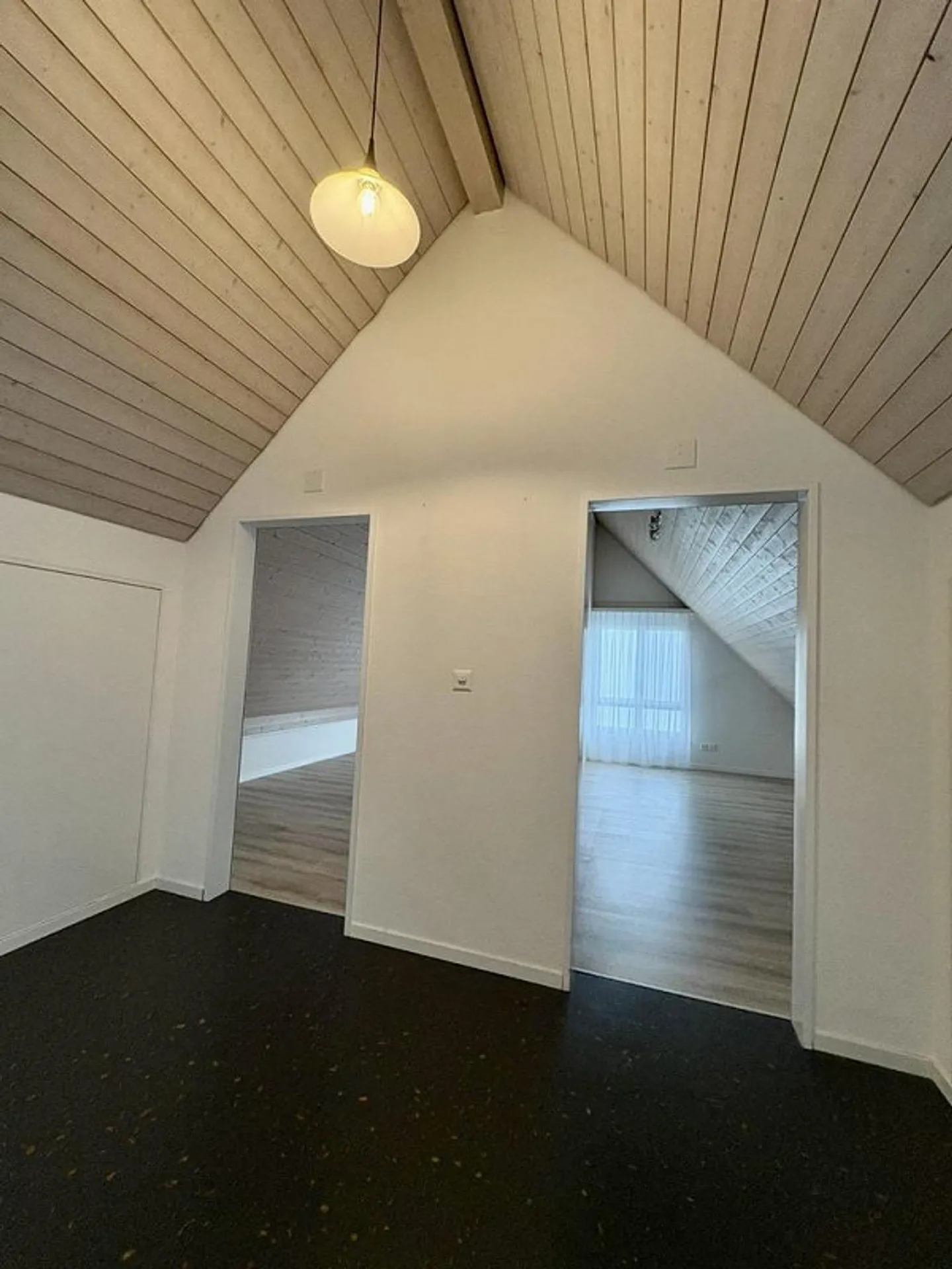 Well-maintained 5.5-room maisonette apartment with lake view - Photo 16 of 23