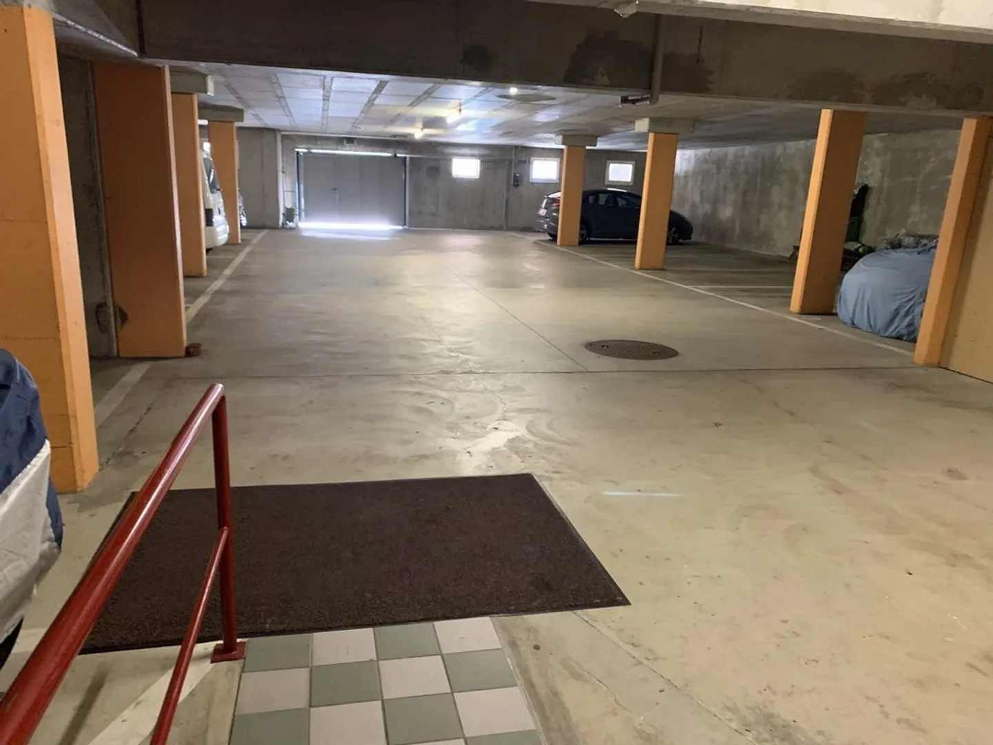 Innenparkplatz in Forel - Foto 1 von 1