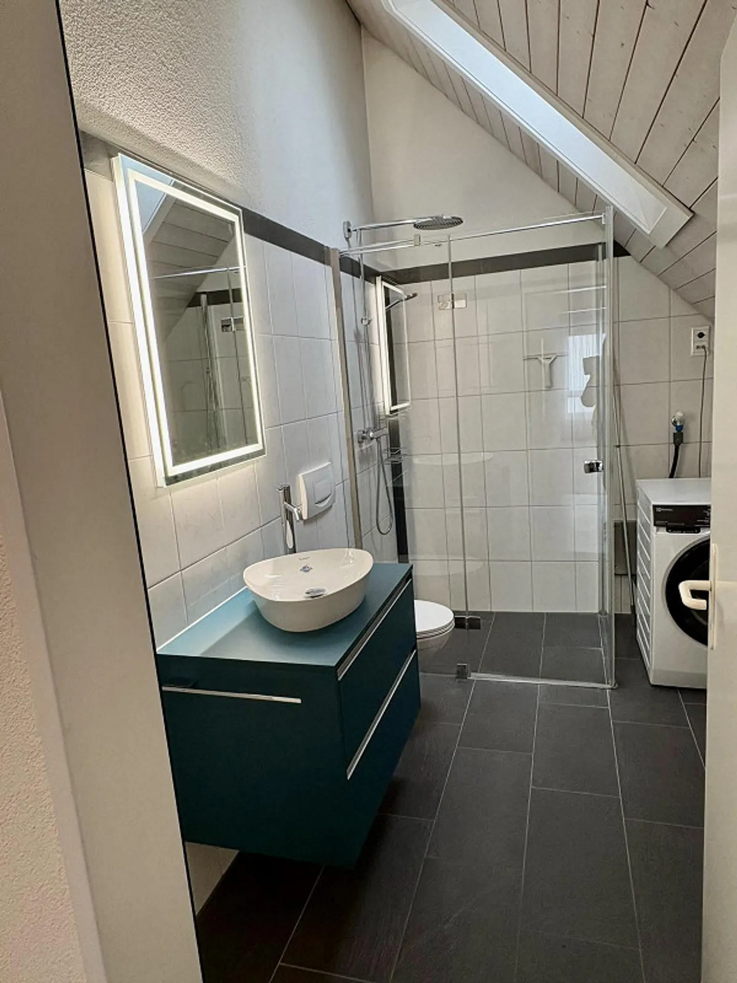 Well-maintained 5.5-room maisonette apartment with lake view - Photo 17 of 23