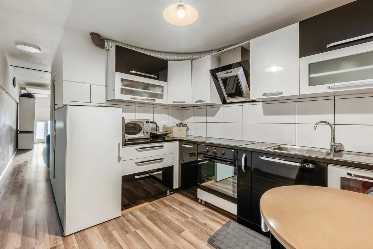 Top Opportunity: Auto Workshop with Customers, Inventory & Prime Location in Deitingen! - Photo 17 of 22