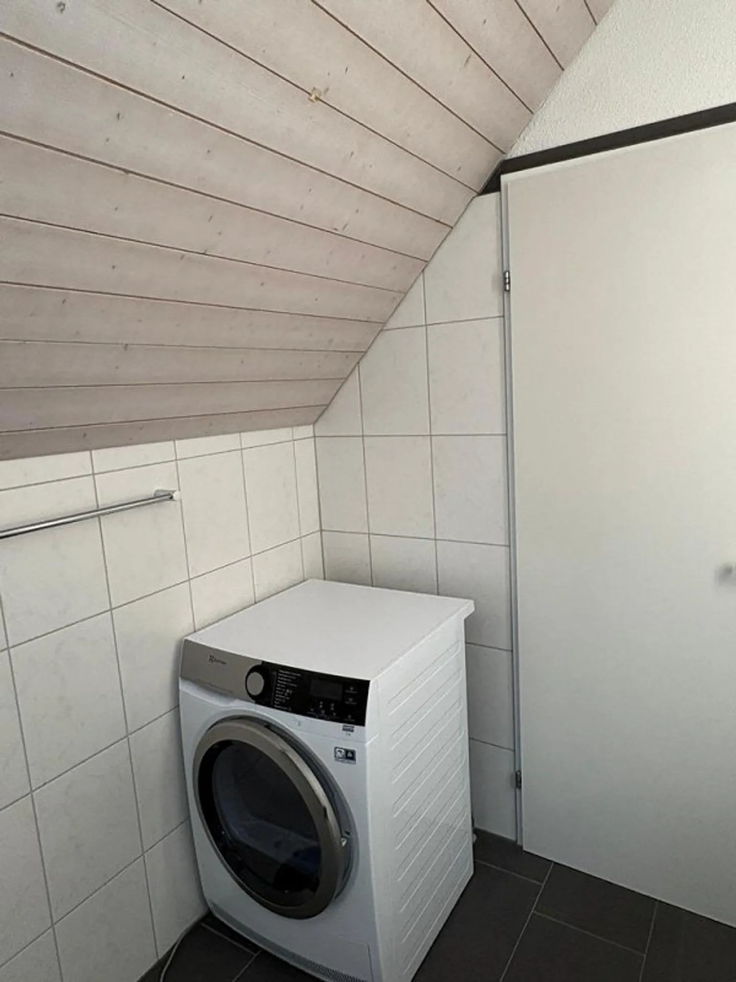 Well-maintained 5.5-room maisonette apartment with lake view - Photo 19 of 23