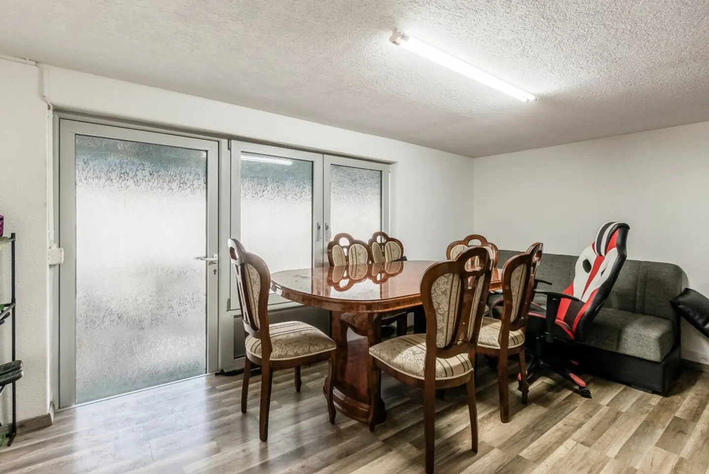 Top Opportunity: Auto Workshop with Customers, Inventory & Prime Location in Deitingen! - Photo 19 of 22