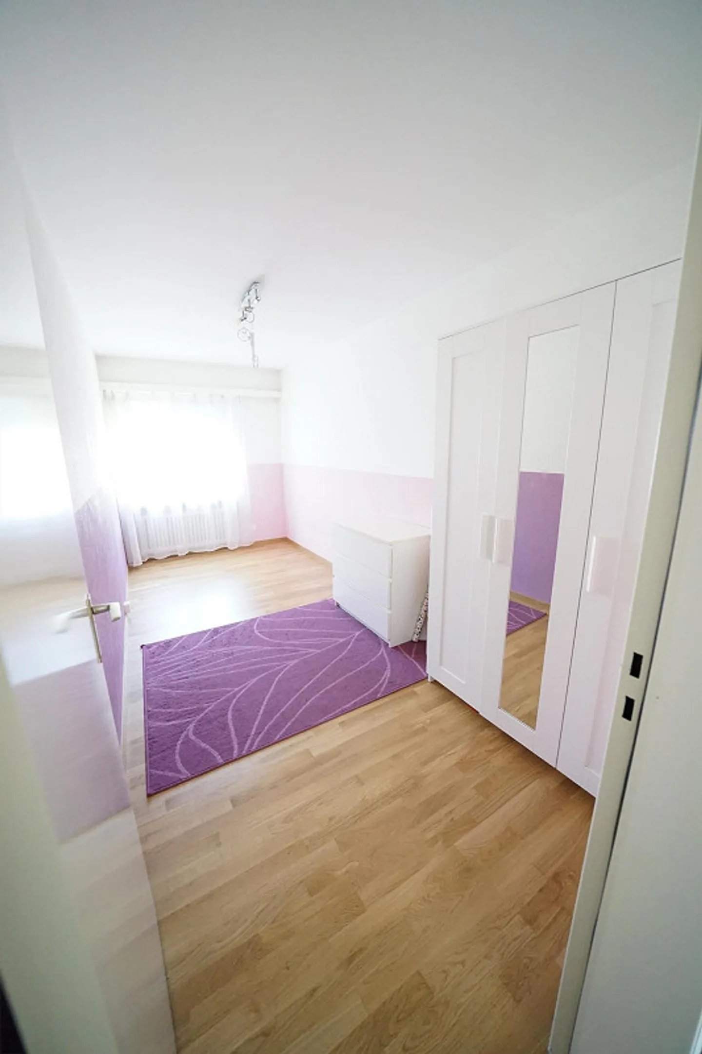 Light-flooded 4.5 room apartment in the attic - Photo 5 of 7