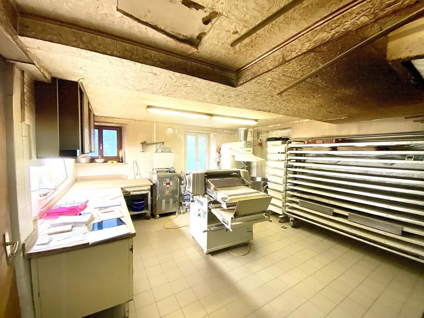 Boulangerie/Espaces Commerciaux + Appartement de 4 Pièces Possible - Photo 1 sur 7