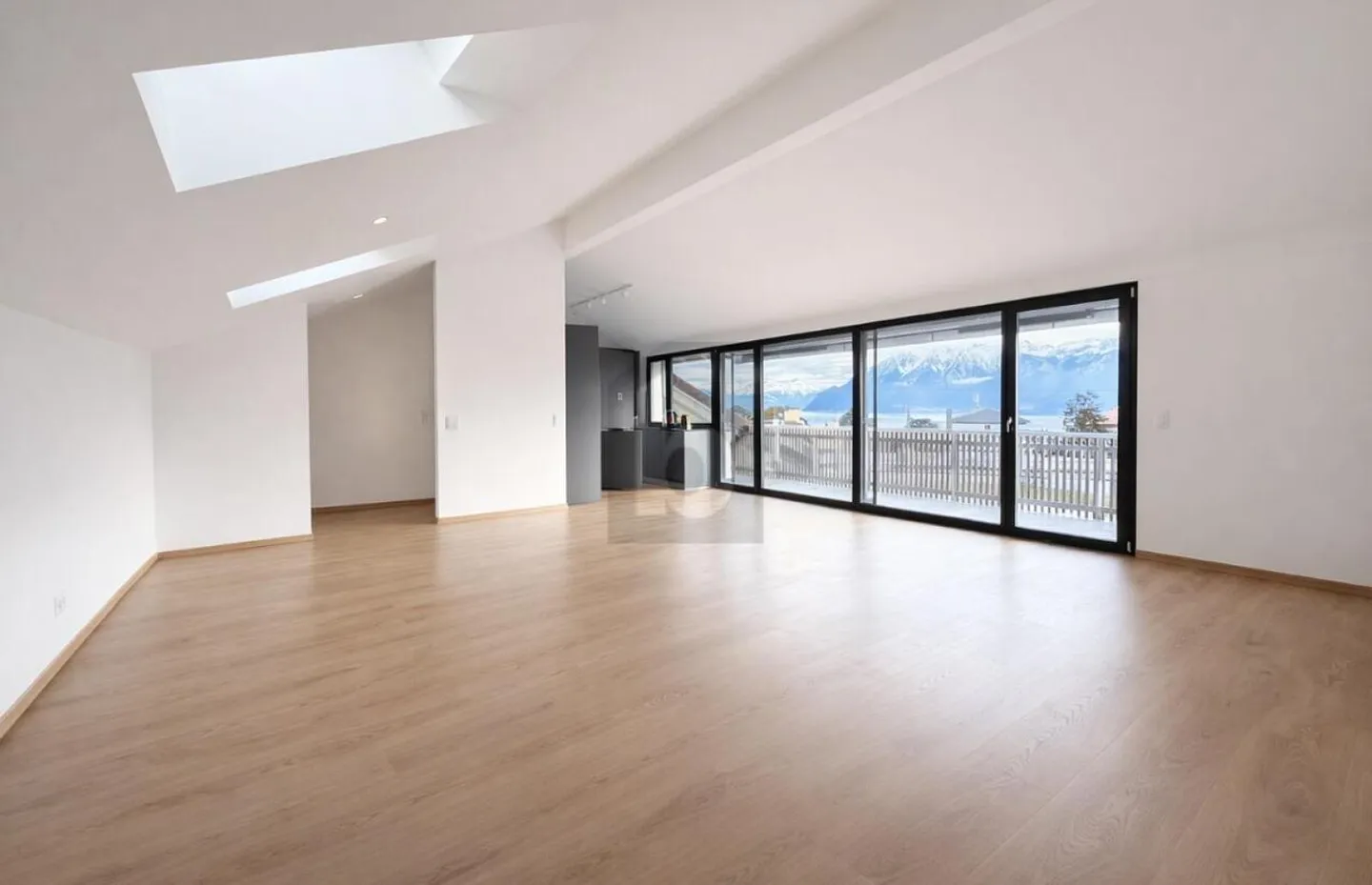 Schön gelegen, Seeblick & Modern - Foto 2 von 6