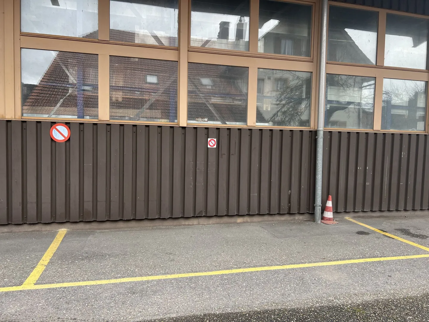 Überdachter Parkplatz zu Vermieten - Foto 1 von 2