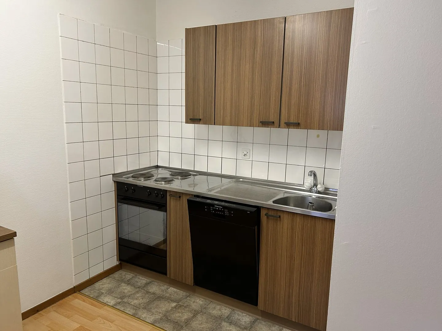 Appartamento 2.5 locali, 2° piano, spazi ampi senza balcone - Foto 2 di 13