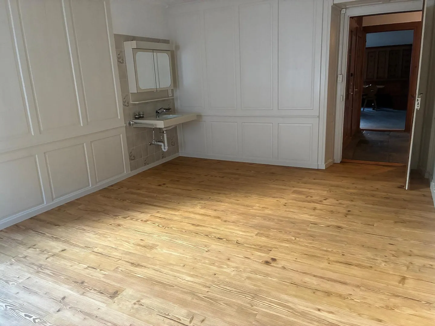 APPARTEMENT SPACIEUX FRAÎCHEMENT RÉNOVÉ DE 6 CHAMBRES DANS UNE MAISON PATRICIA DE THUSIS - Photo 6 sur 14