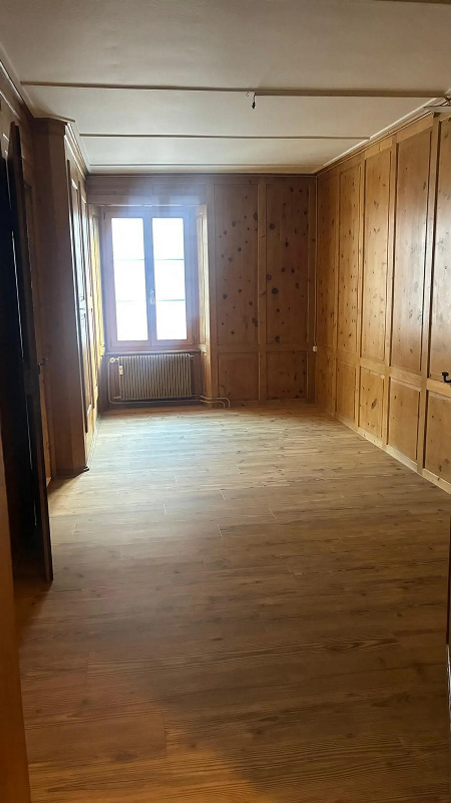 APPARTEMENT SPACIEUX FRAÎCHEMENT RÉNOVÉ DE 6 CHAMBRES DANS UNE MAISON PATRICIA DE THUSIS - Photo 5 sur 14