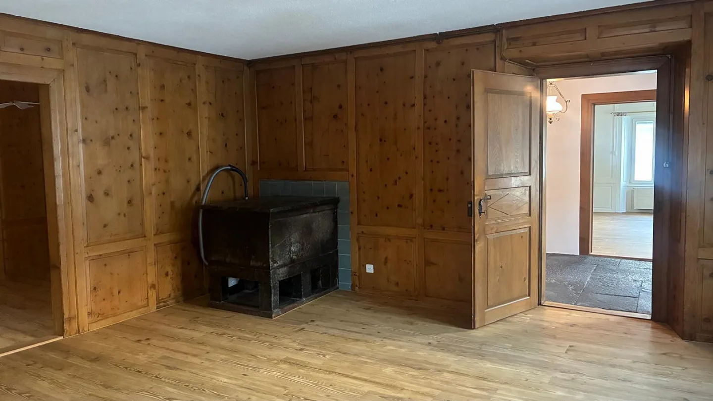 APPARTEMENT SPACIEUX FRAÎCHEMENT RÉNOVÉ DE 6 CHAMBRES DANS UNE MAISON PATRICIA DE THUSIS - Photo 9 sur 14