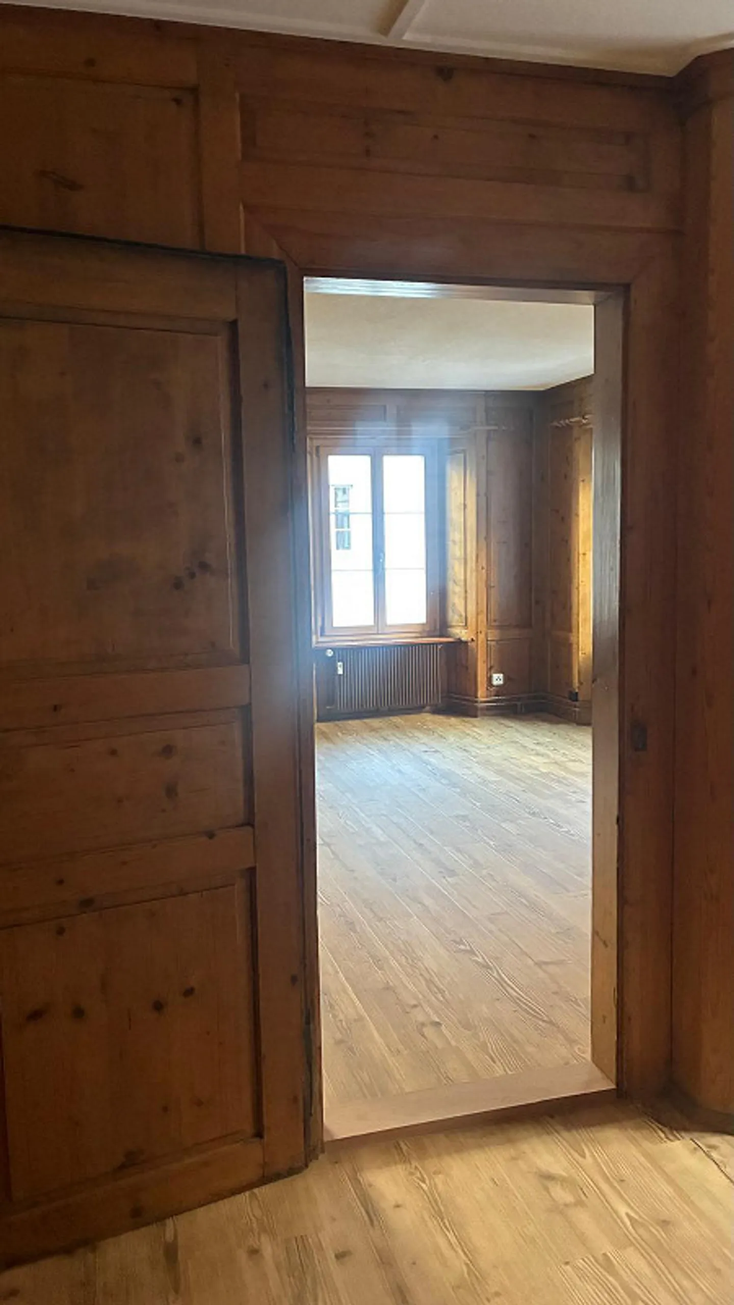 APPARTEMENT SPACIEUX FRAÎCHEMENT RÉNOVÉ DE 6 CHAMBRES DANS UNE MAISON PATRICIA DE THUSIS - Photo 10 sur 14