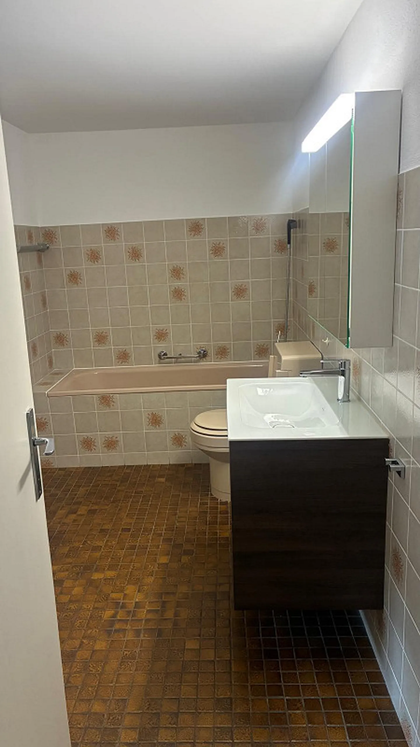 APPARTEMENT SPACIEUX FRAÎCHEMENT RÉNOVÉ DE 6 CHAMBRES DANS UNE MAISON PATRICIA DE THUSIS - Photo 11 sur 14