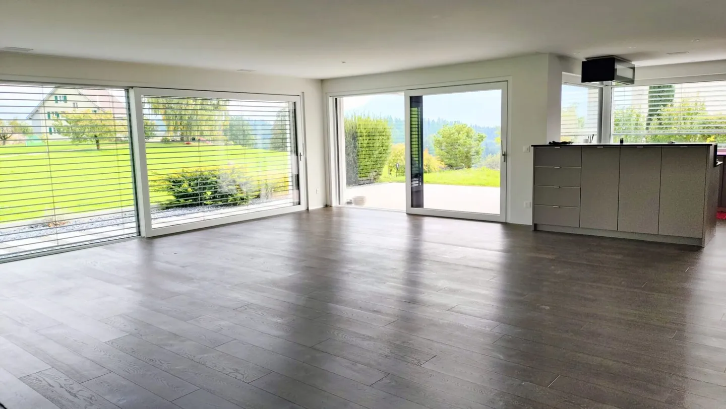 L'idillio rurale incontra il comfort abitativo: appartamento con giardino di 5,5 stanze per inquilini tranquilli - Foto 3 di 12