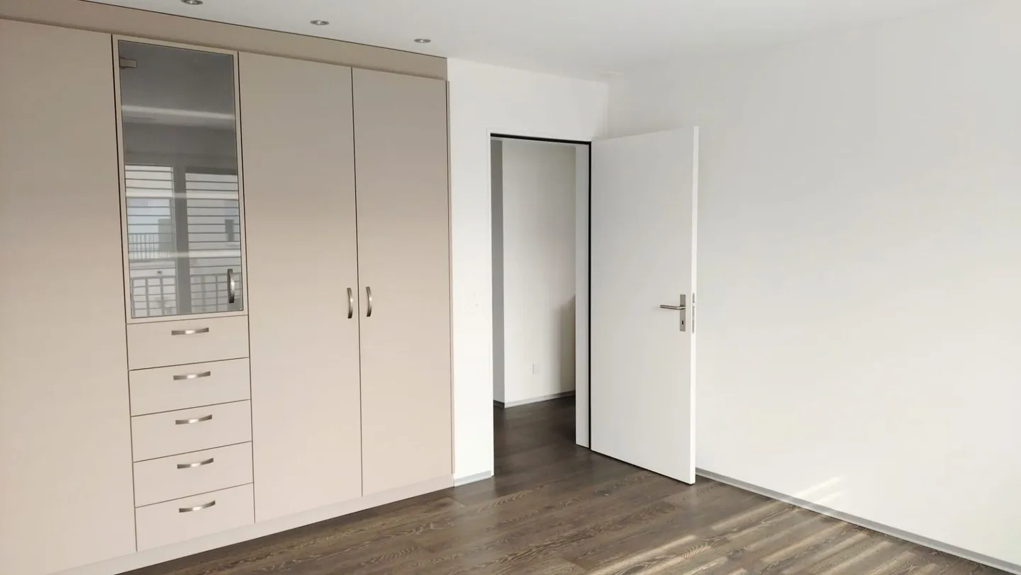 L'idillio rurale incontra il comfort abitativo: appartamento con giardino di 5,5 stanze per inquilini tranquilli - Foto 7 di 12