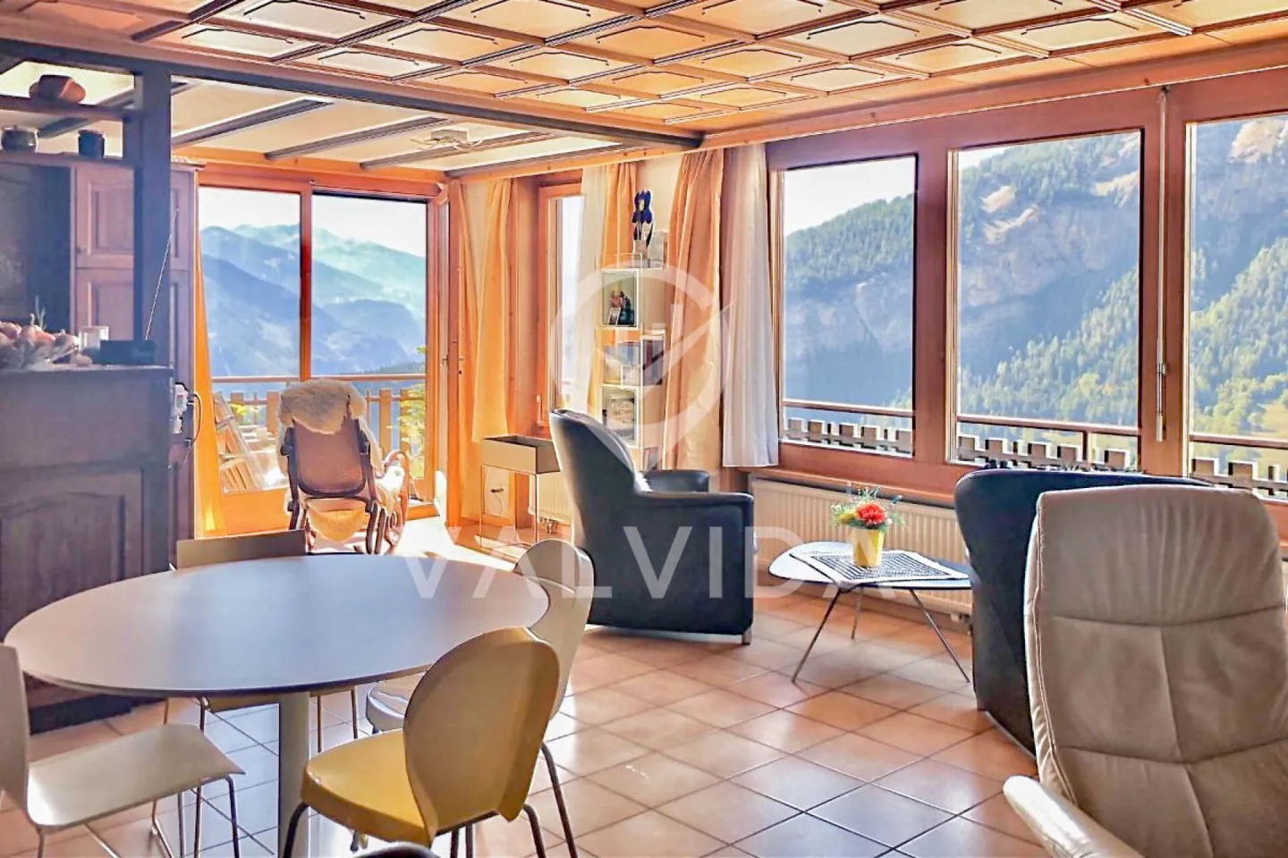 Incantevole appartamento duplex di 3,5 locali con vista mozzafiato ad Albinen - Foto 1 di 14