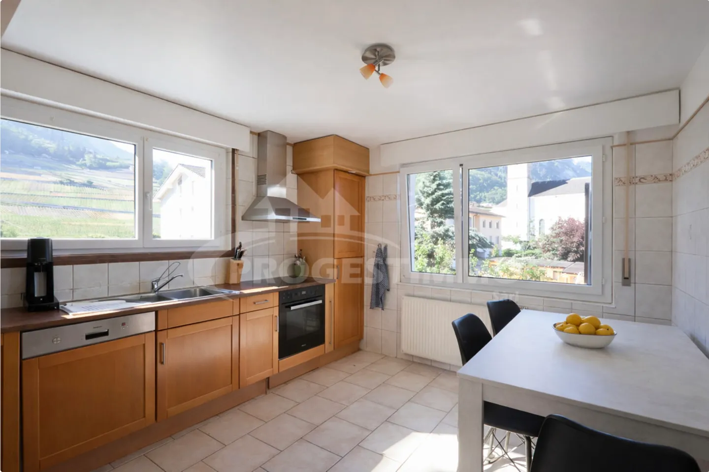 APARTMENT CLOSE TO ALL AMENITIES - Photo 2 of 8