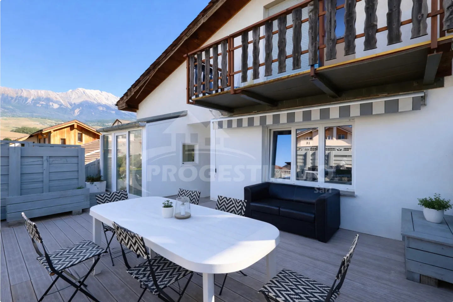 APARTMENT CLOSE TO ALL AMENITIES - Photo 6 of 8