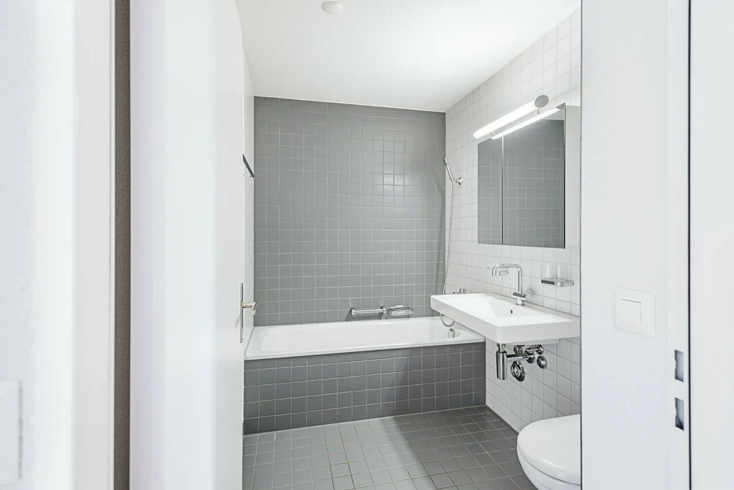 Modern Attic Apartment for Rent - Photo 3 of 5
