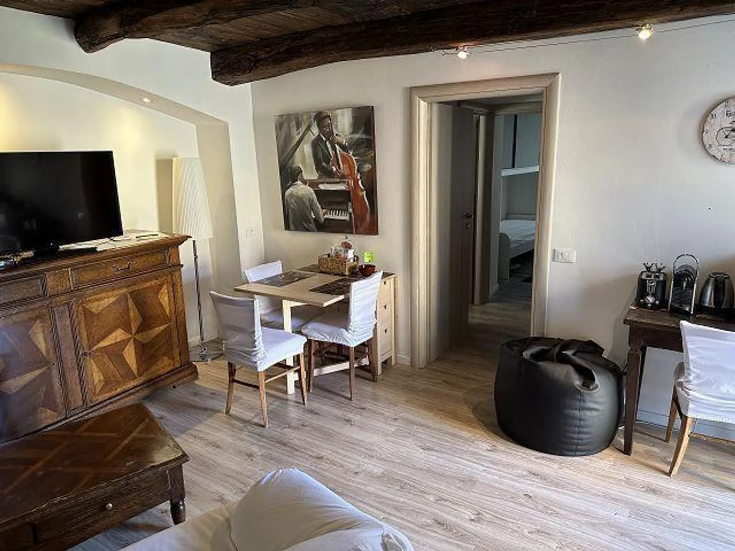 Casa bifamiliare con appartamenti di 3 e 2 stanze in una zona molto tranquilla... - Foto 4 di 31