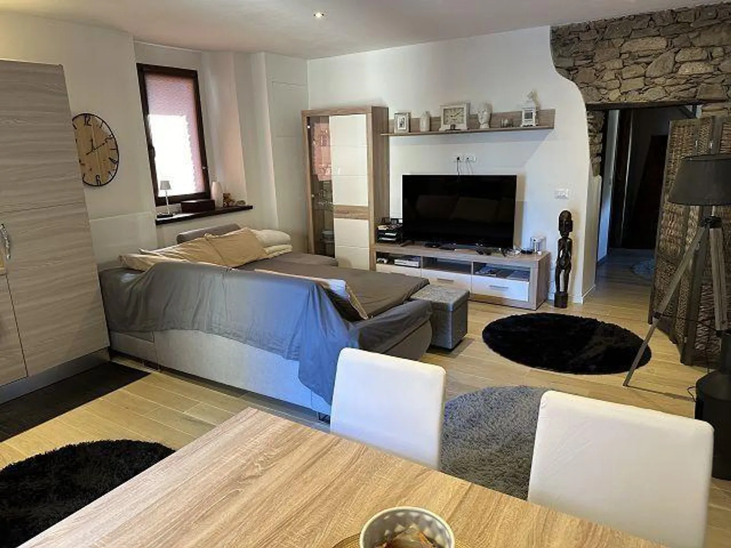 Casa bifamiliare con appartamenti di 3 e 2 stanze in una zona molto tranquilla... - Foto 12 di 31