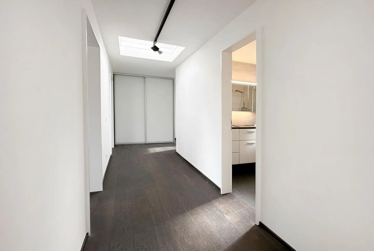 Modern penthouse apartment with large terrace, hobby room and AEP - Photo 2 of 13