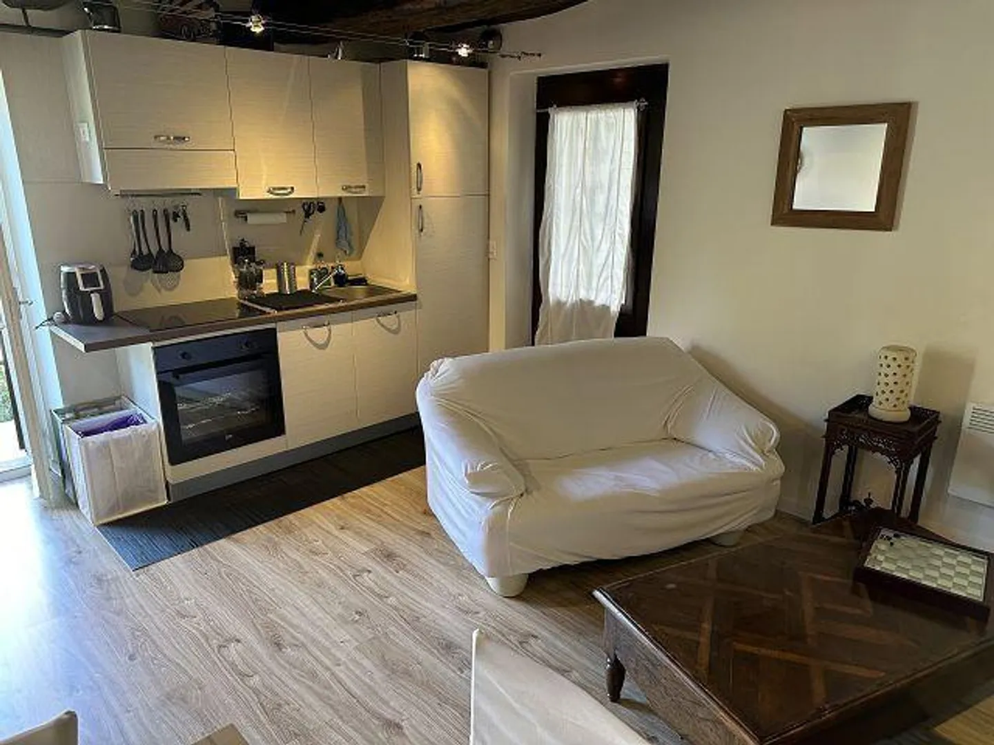 Casa bifamiliare con appartamenti di 3 e 2 stanze in una zona molto tranquilla... - Foto 2 di 31