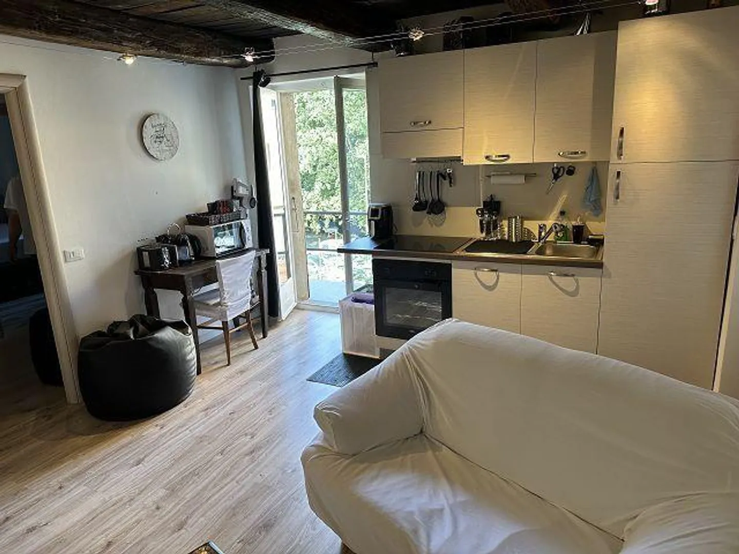 Casa bifamiliare con appartamenti di 3 e 2 stanze in una zona molto tranquilla... - Foto 3 di 31