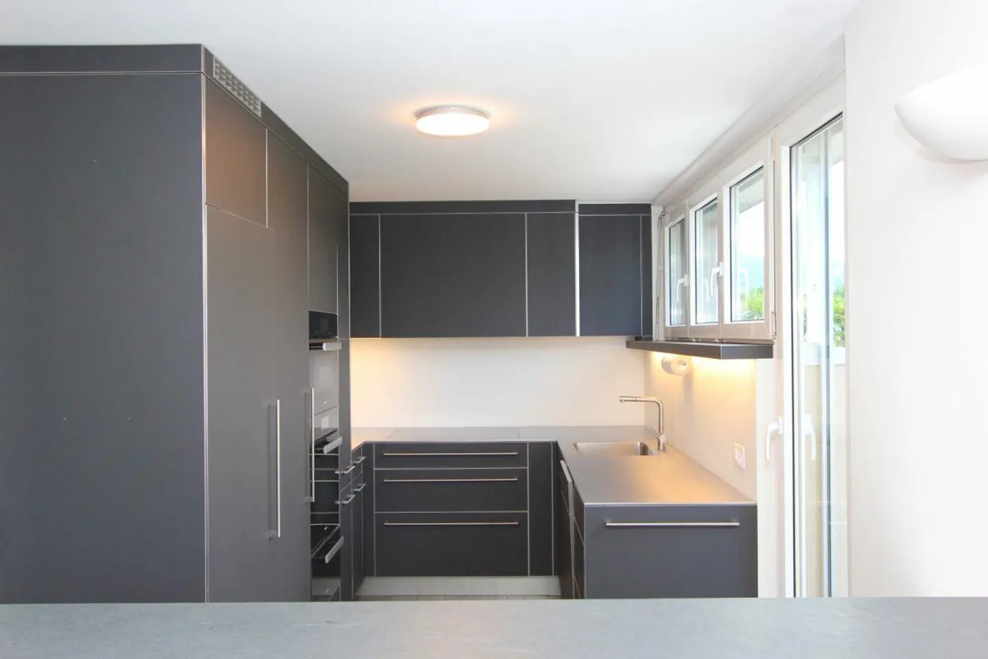 Modern penthouse apartment with large terrace, hobby room and AEP - Photo 3 of 13