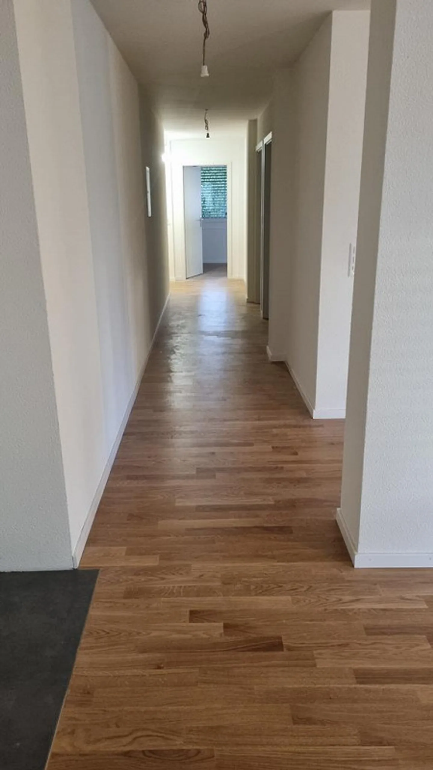 PREMIÈRE OCCUPATION - Appartement spacieux de 4,5 pièces avec loggia - Photo 3 sur 10