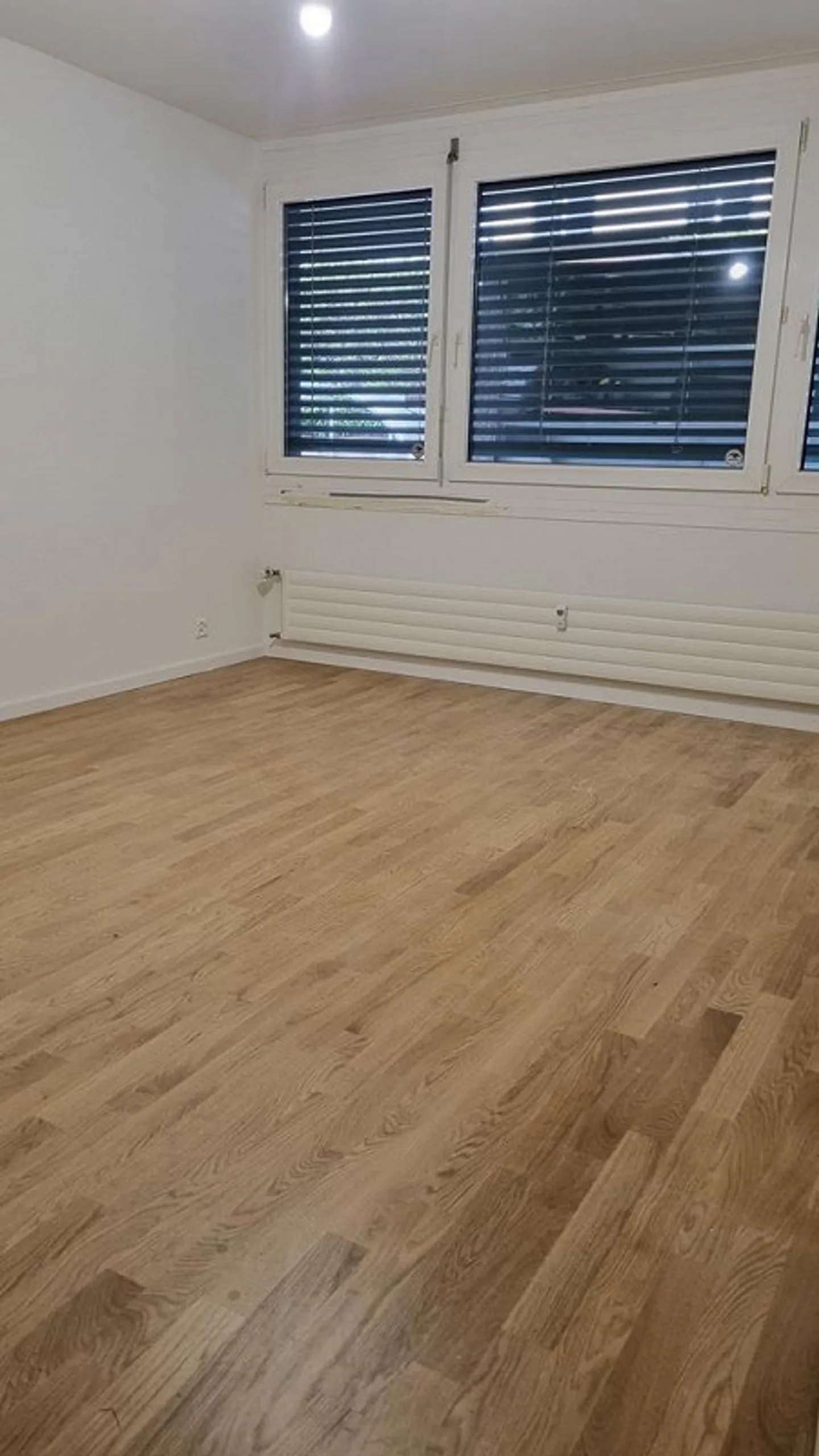 PREMIÈRE OCCUPATION - Appartement spacieux de 4,5 pièces avec loggia - Photo 7 sur 10