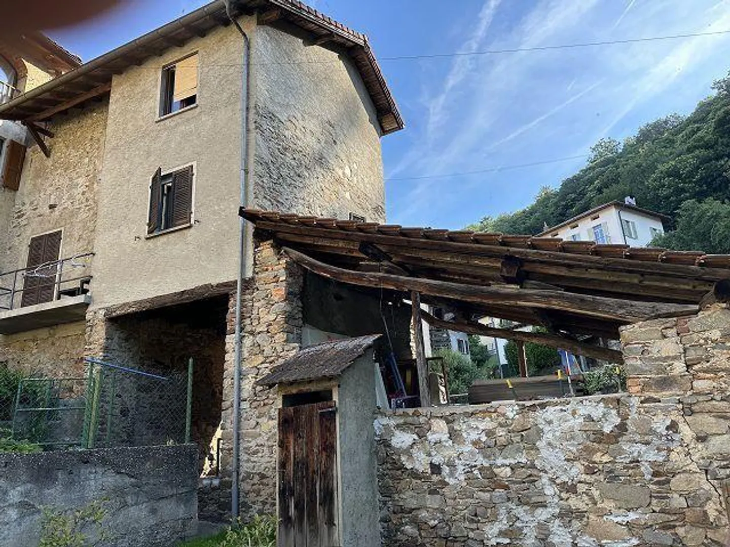 Casa bifamiliare con appartamenti di 3 e 2 stanze in una zona molto tranquilla... - Foto 27 di 31