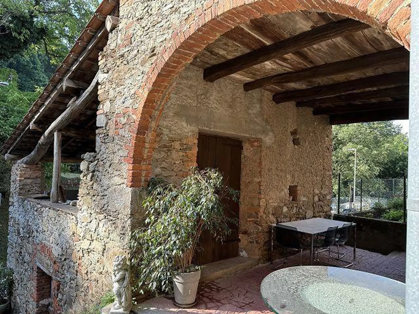Casa bifamiliare con appartamenti di 3 e 2 stanze in una zona molto tranquilla... - Foto 20 di 31