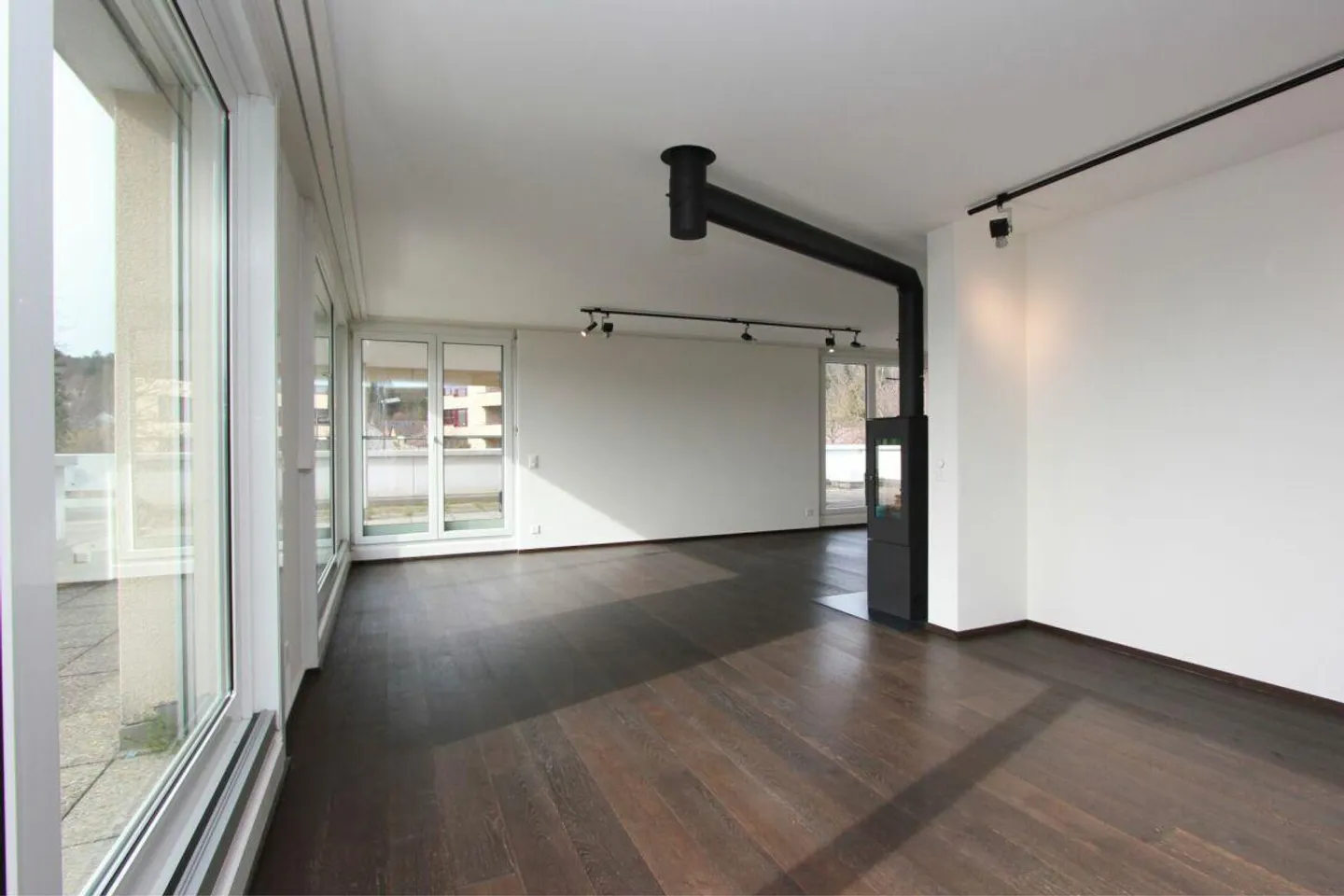 Modern penthouse apartment with large terrace, hobby room and AEP - Photo 5 of 13