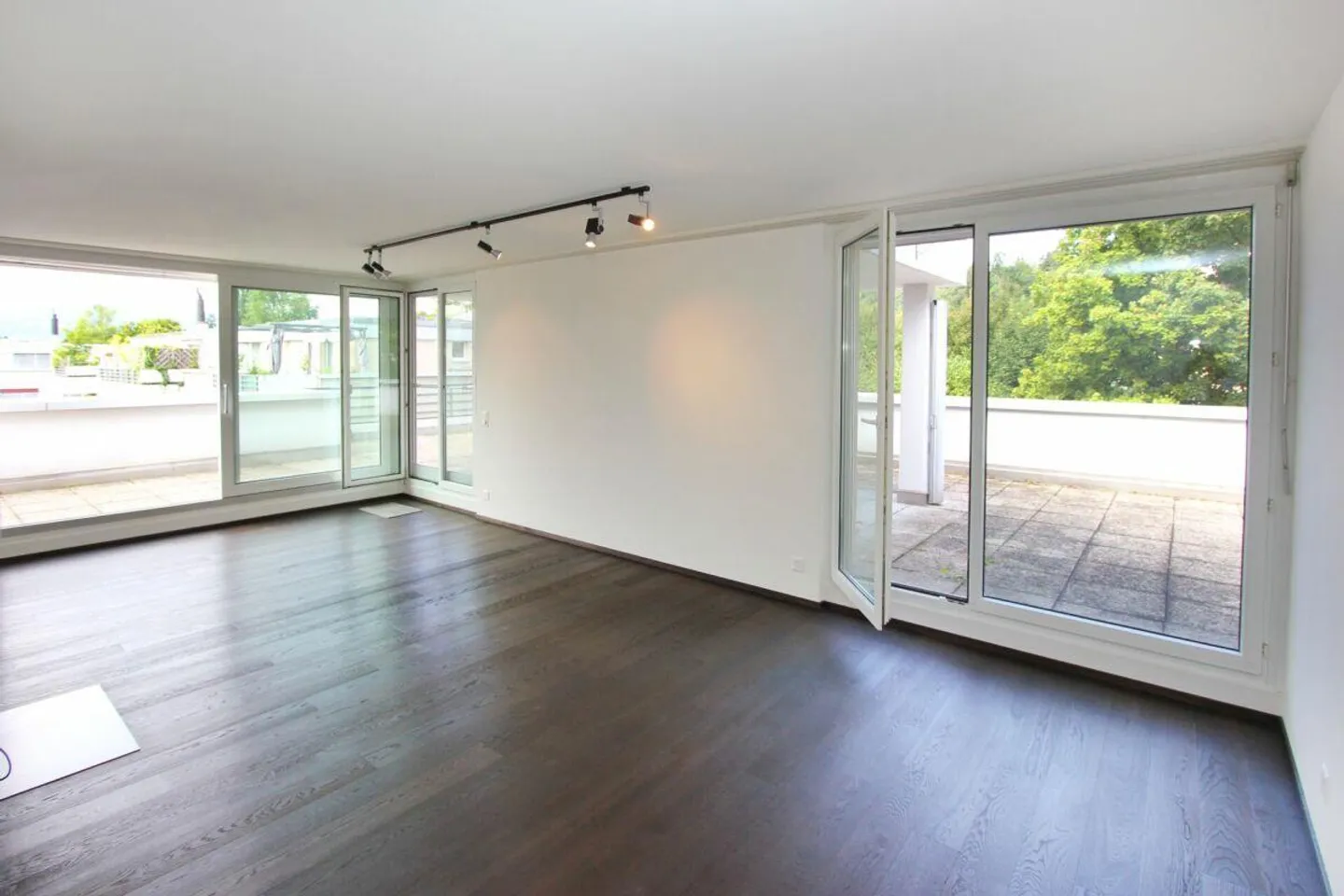 Modern penthouse apartment with large terrace, hobby room and AEP - Photo 6 of 13