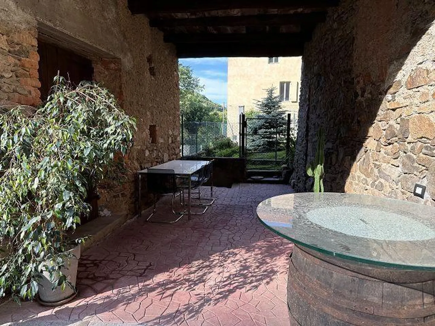 Casa bifamiliare con appartamenti di 3 e 2 stanze in una zona molto tranquilla... - Foto 21 di 31