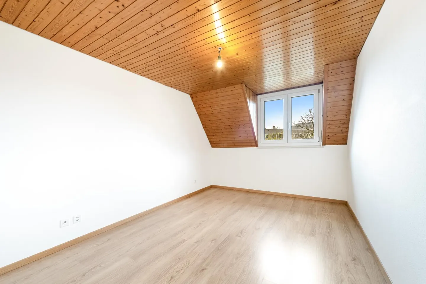 Charming Attic Apartment - Photo 3 of 9