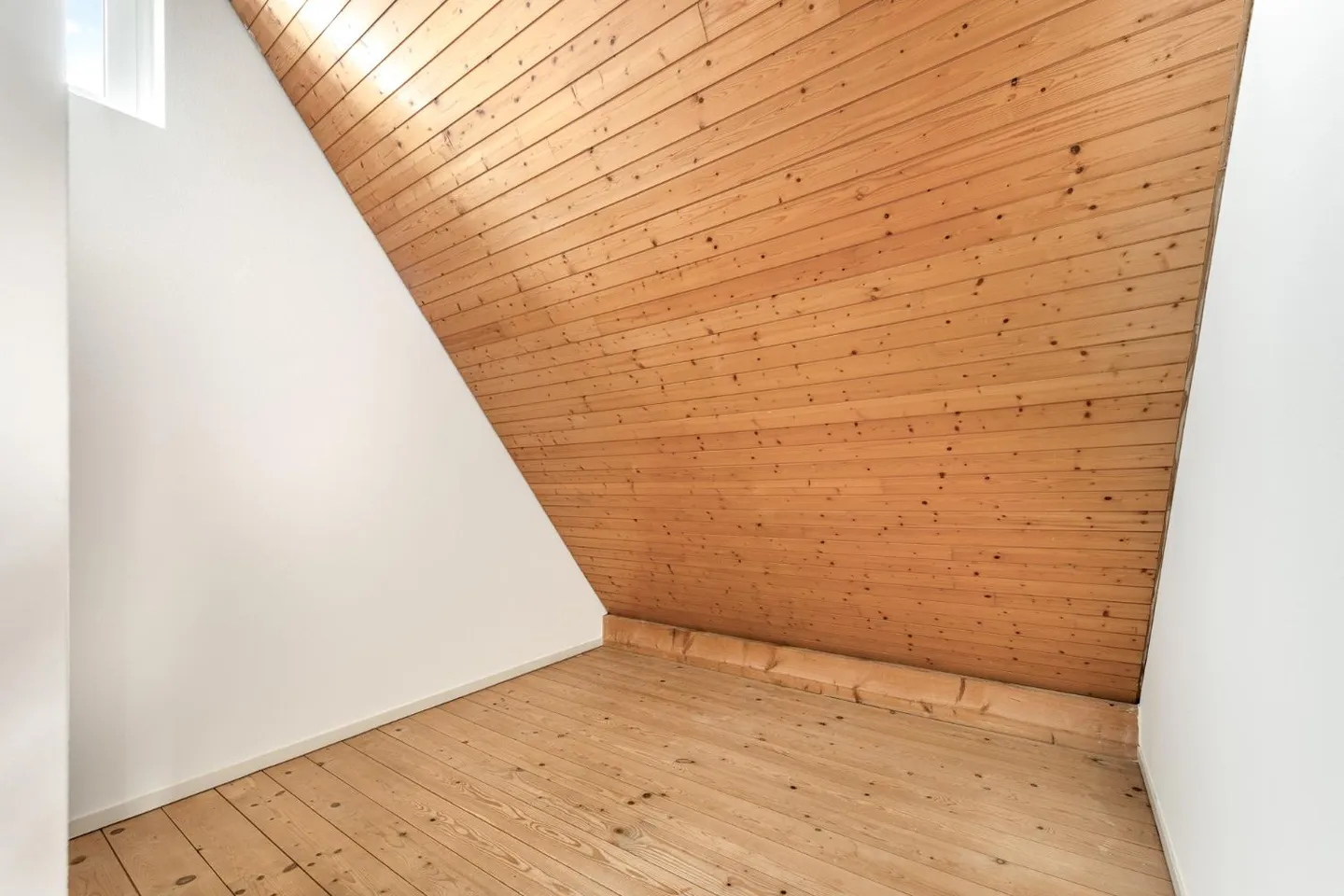 Charming Attic Apartment - Photo 5 of 9