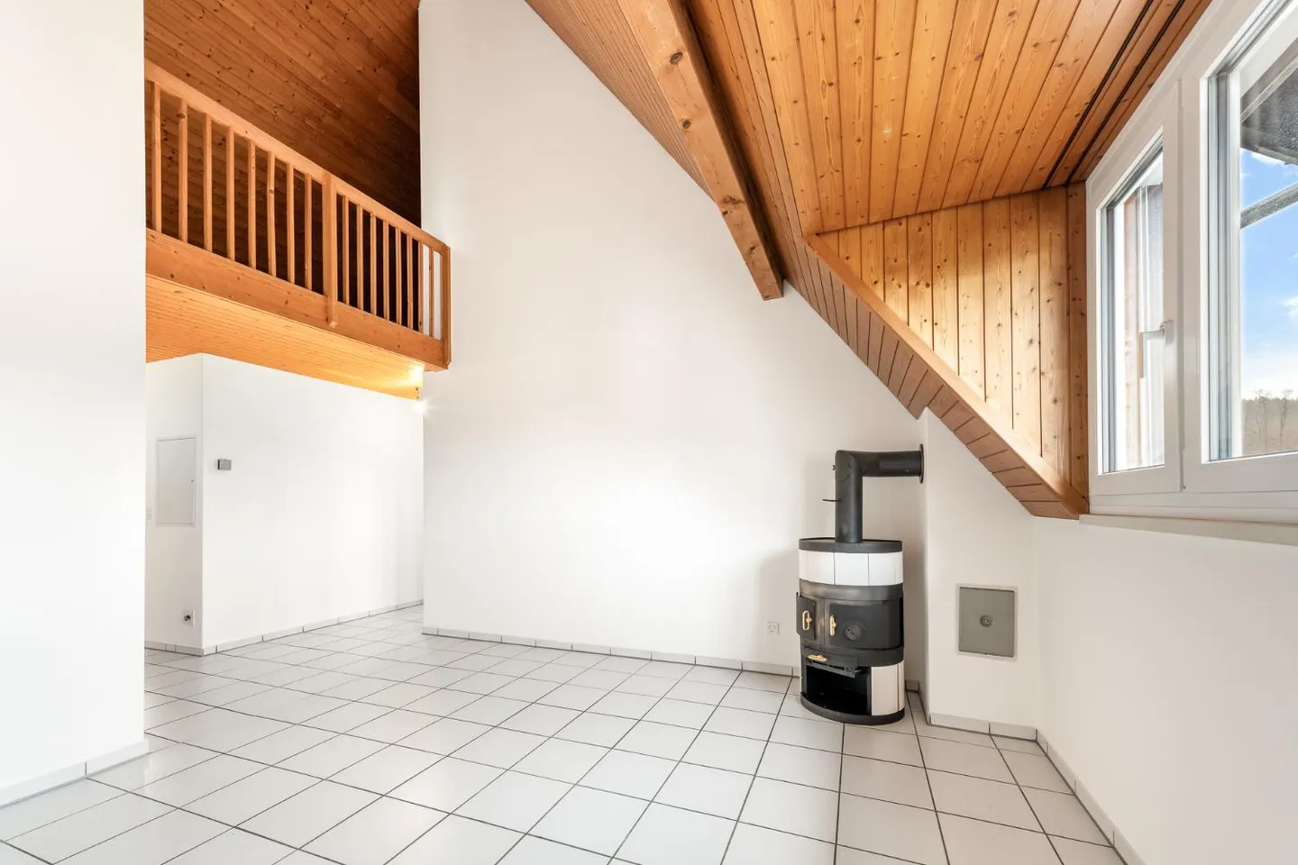 Charming Attic Apartment - Photo 6 of 9