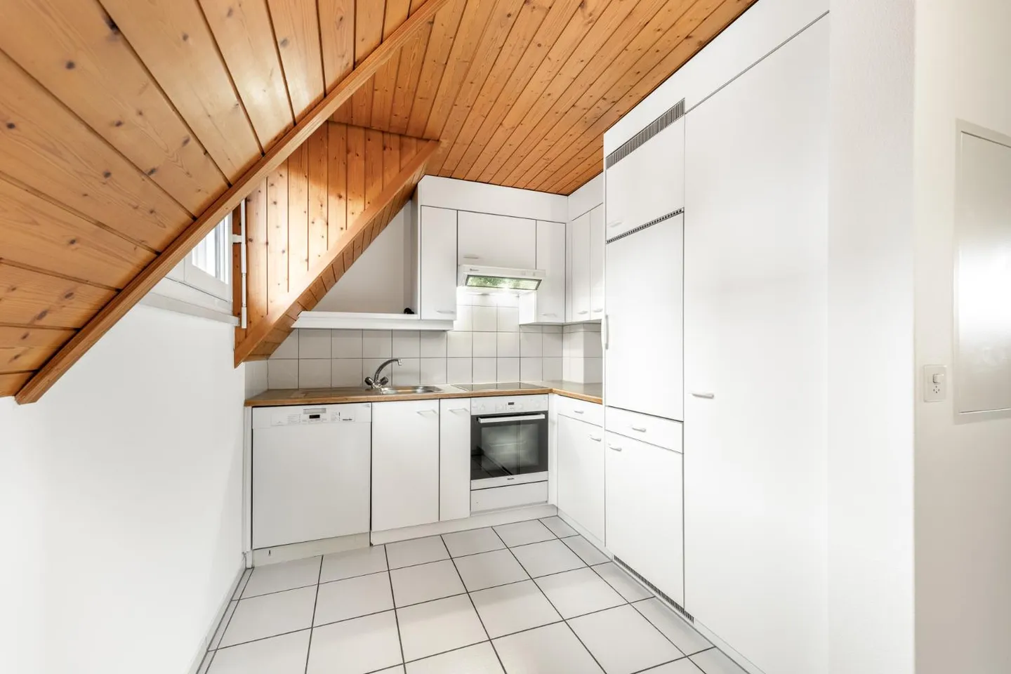 Charming Attic Apartment - Photo 7 of 9