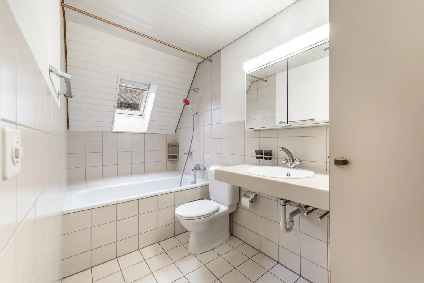 Charming Attic Apartment - Photo 8 of 9